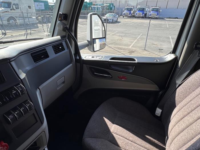 2023 Peterbilt 579-15