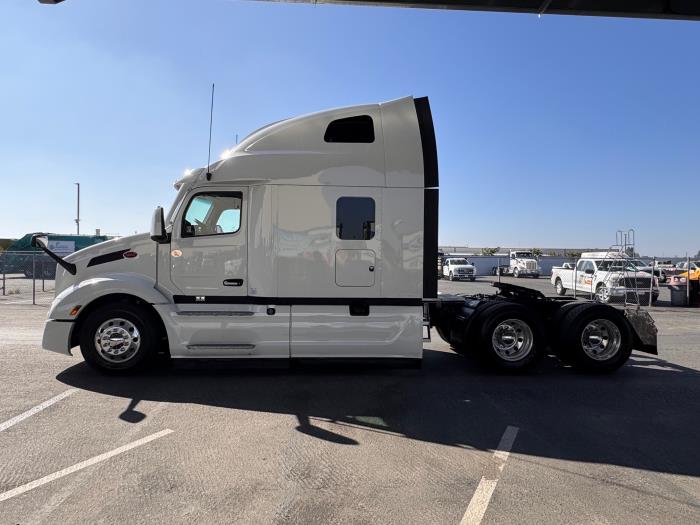 2023 Peterbilt 579-8