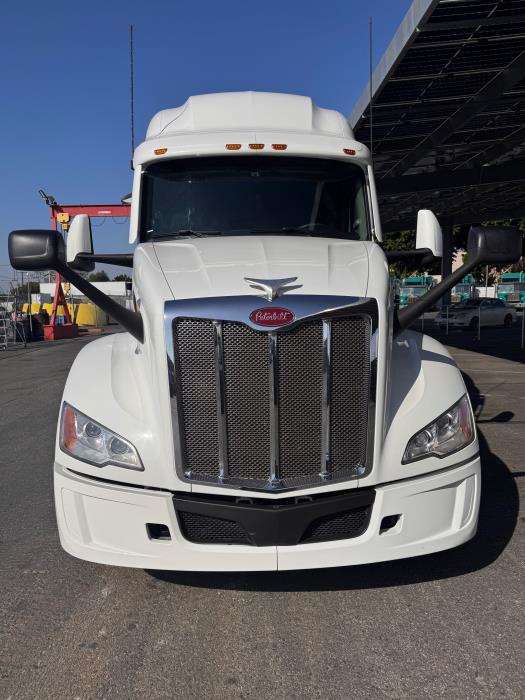 2023 Peterbilt 579-2