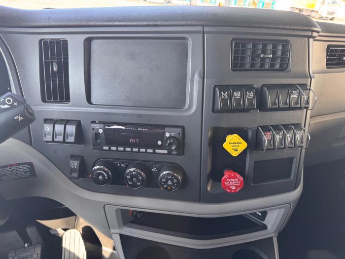 2023 Peterbilt 579-13