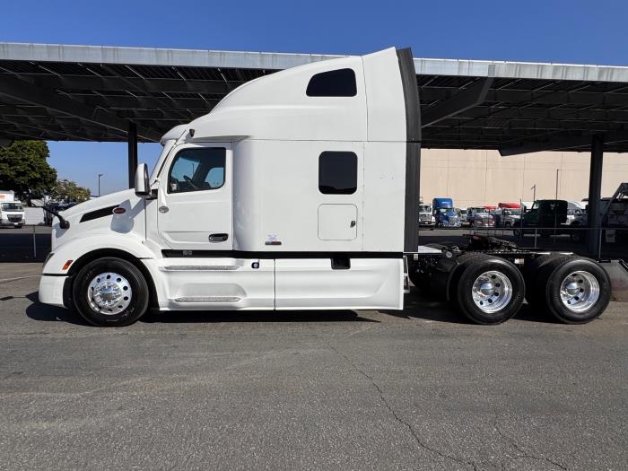2023 Peterbilt 579-8