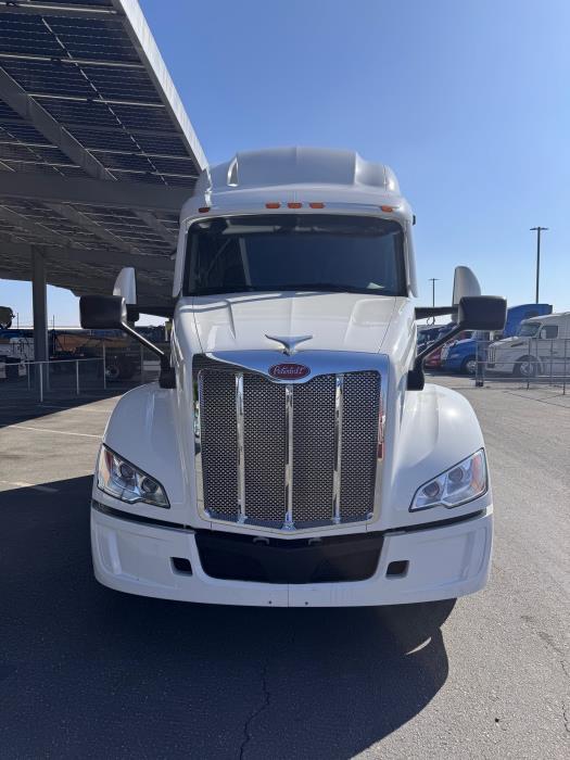 2023 Peterbilt 579-2