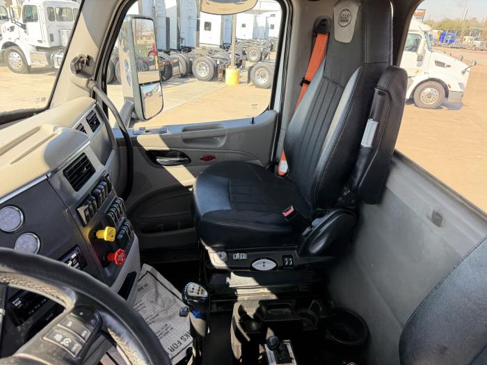 2020 Peterbilt 567-25