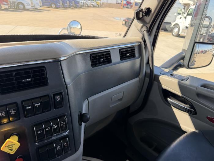 2020 Peterbilt 567-28