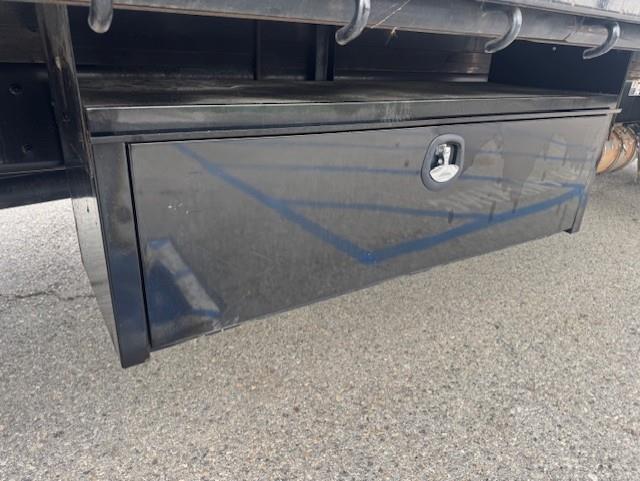 2020 Peterbilt 330-8