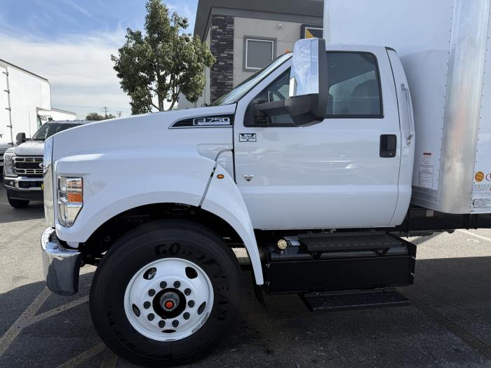 2026 Ford F-750-8