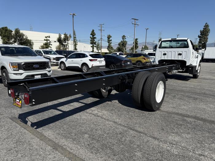 2027 Ford F-750-4