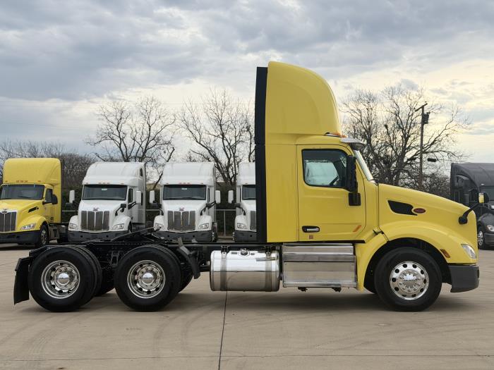 2021 Peterbilt 579-4