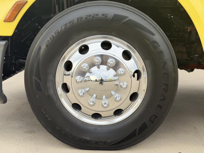 2021 Peterbilt 579-9