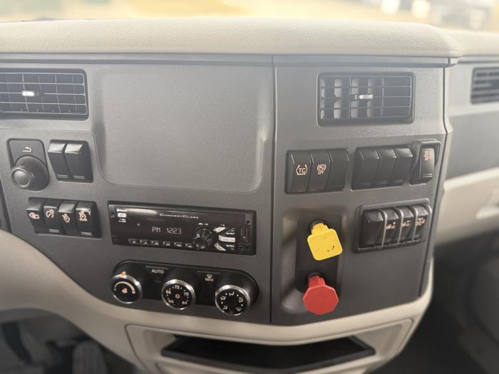 2021 Peterbilt 579-25