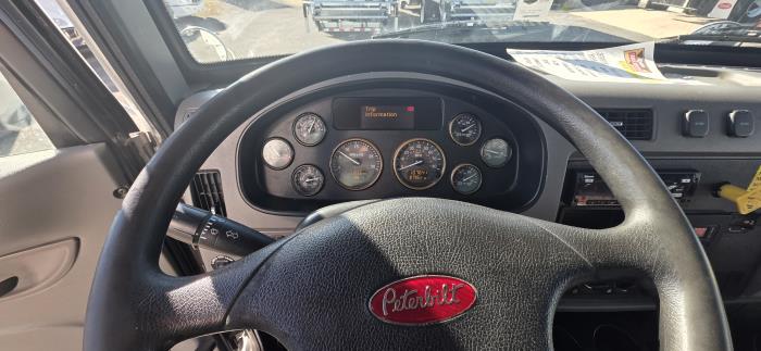 2020 Peterbilt 337-21
