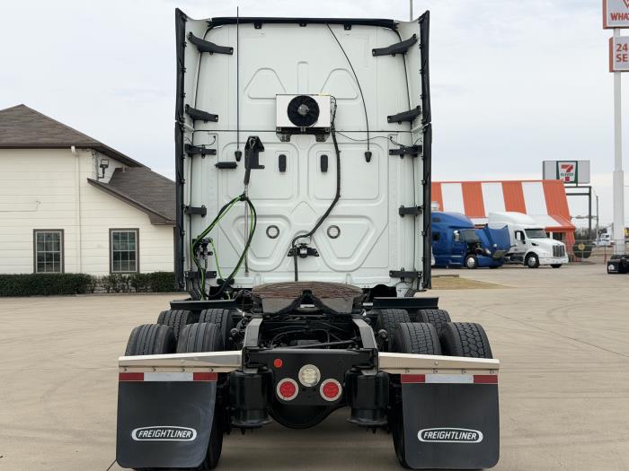 2021 Freightliner Cascadia-6