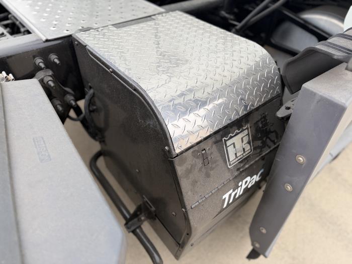 2021 Freightliner Cascadia-12