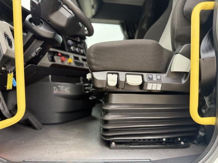 2021 Freightliner Cascadia-19