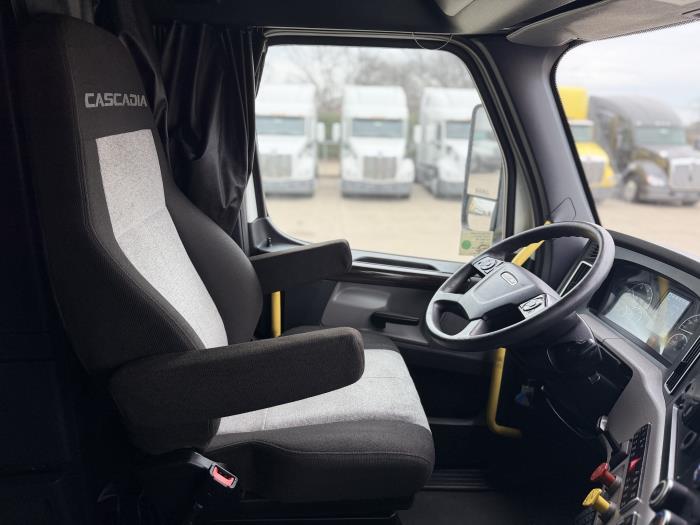 2021 Freightliner Cascadia-22