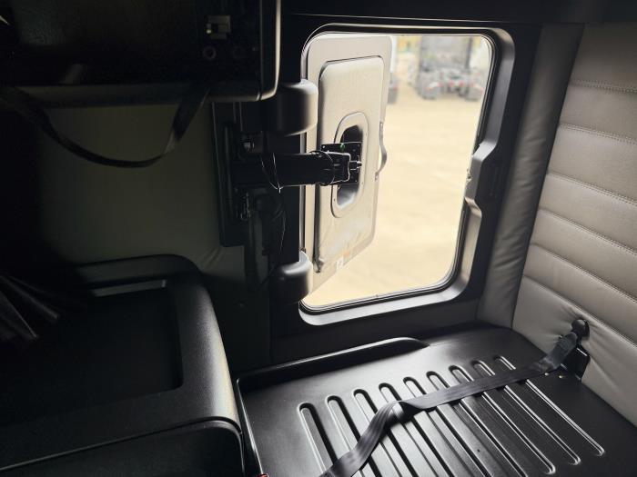 2021 Freightliner Cascadia-26