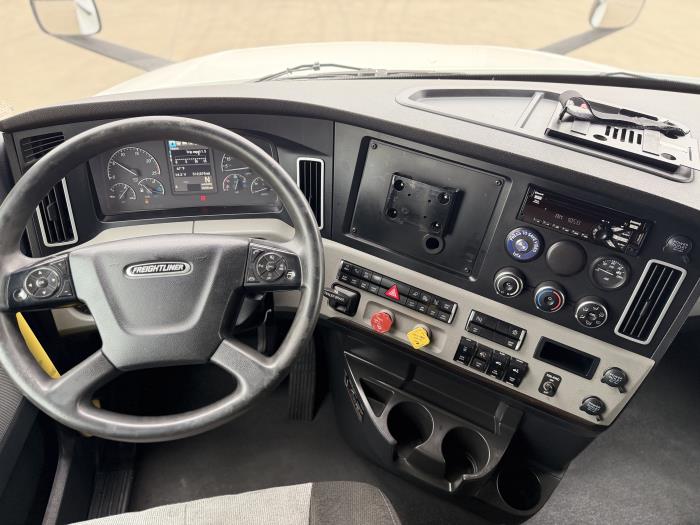2021 Freightliner Cascadia-28