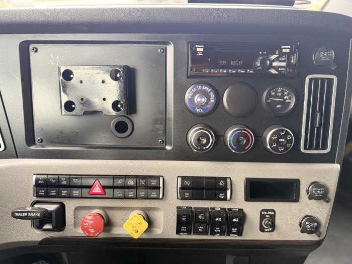 2021 Freightliner Cascadia-29