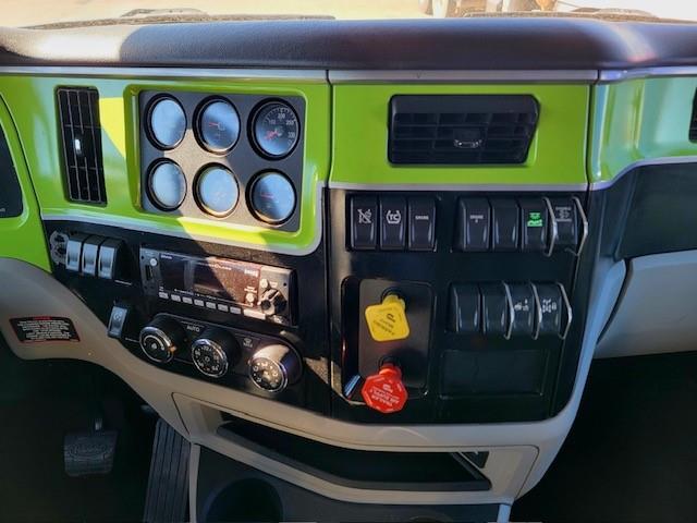 2022 Peterbilt 579-17