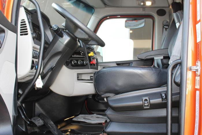 2023 Peterbilt 579-9