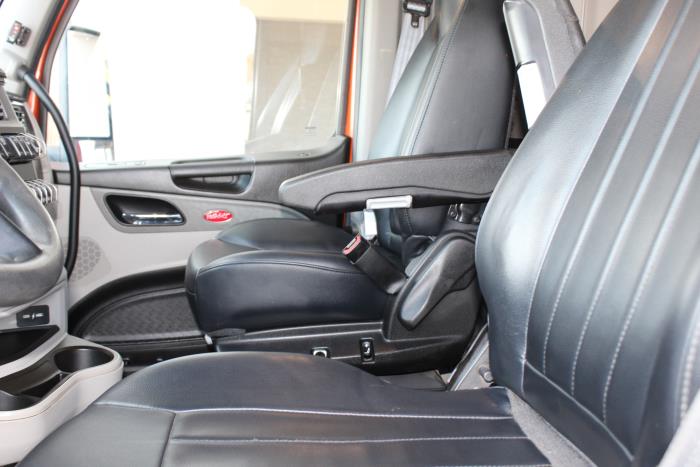 2023 Peterbilt 579-10