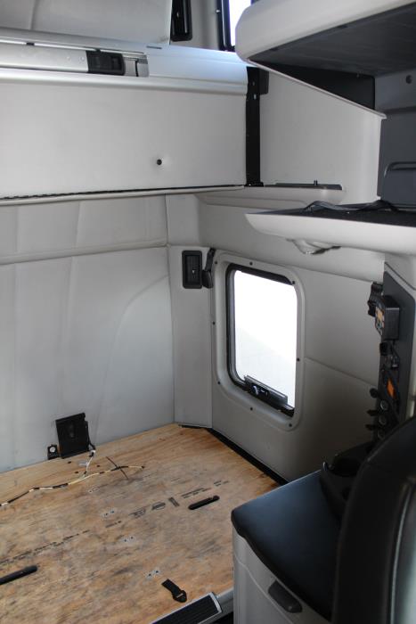 2023 Peterbilt 579-16