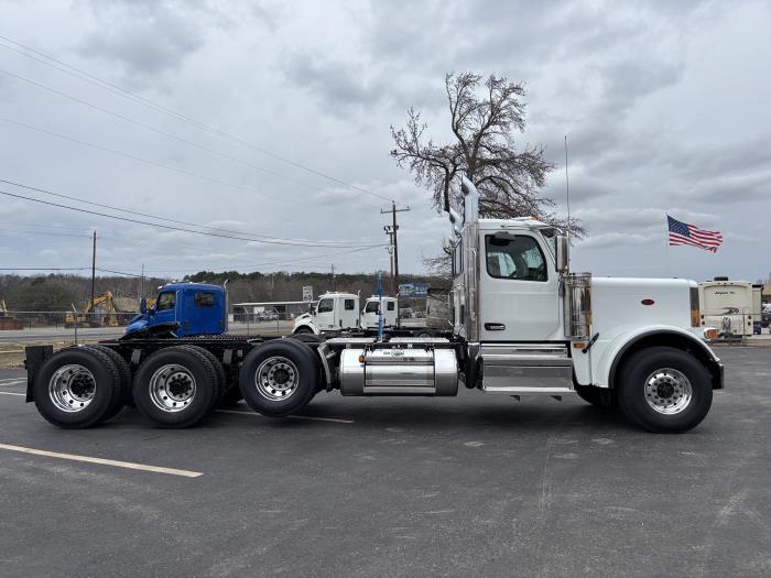 2027 Peterbilt 589-4