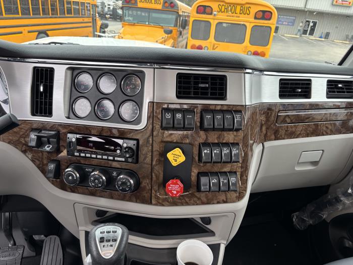 2027 Peterbilt 589-12