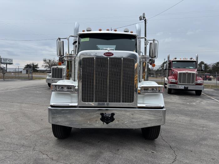 2027 Peterbilt 589-2