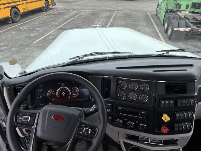 2027 Peterbilt 589-10