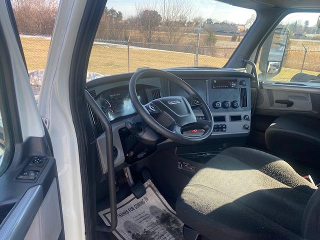 2020 Freightliner Cascadia-15