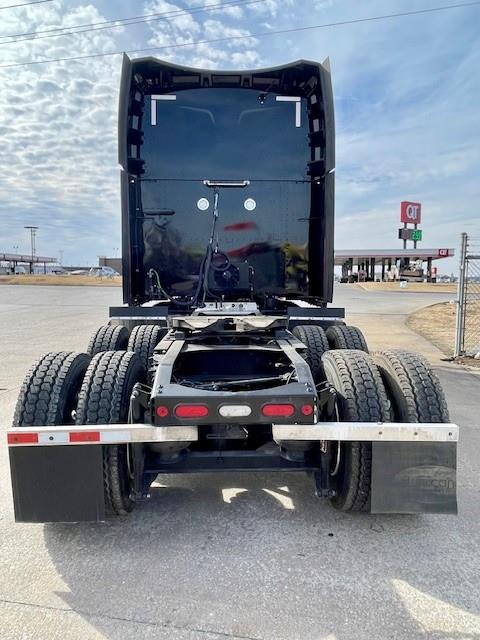 2022 Peterbilt 579-8