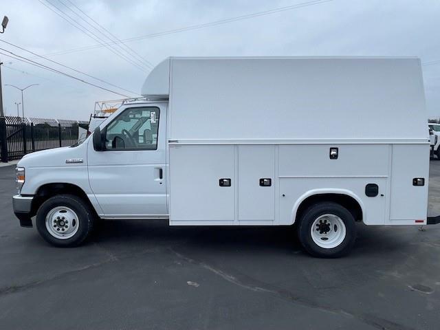 2026 Ford E-350-8
