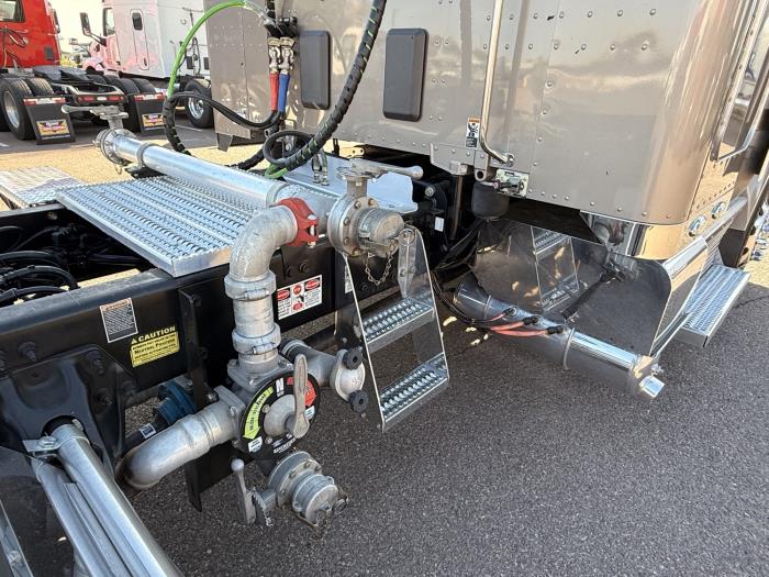 2021 Peterbilt 579-9