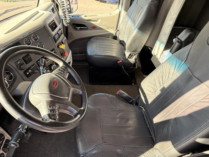 2021 Peterbilt 579-10