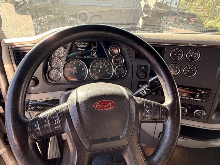 2021 Peterbilt 579-12