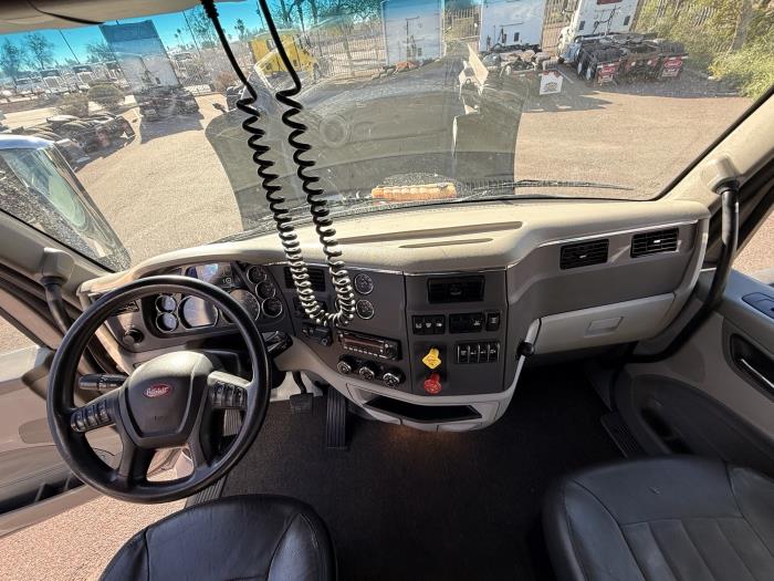 2021 Peterbilt 579-17