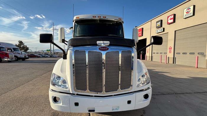 2022 Peterbilt 579-2