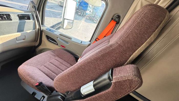 2022 Peterbilt 579-17