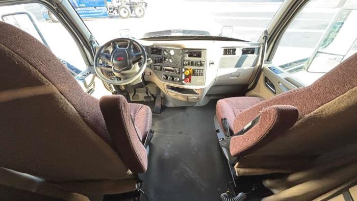 2022 Peterbilt 579-18