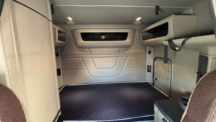 2022 Peterbilt 579-21