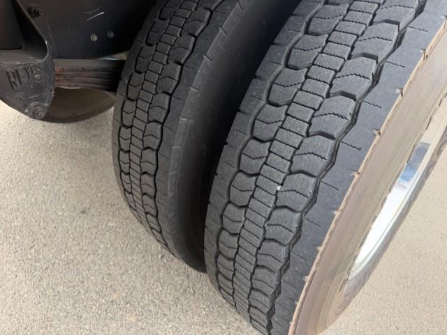 2021 Peterbilt 330-18