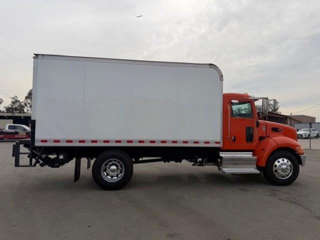 2021 Peterbilt 330-4