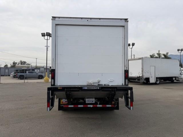 2021 Peterbilt 330-6