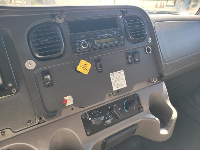 2015 Freightliner Business Class M2 106-9