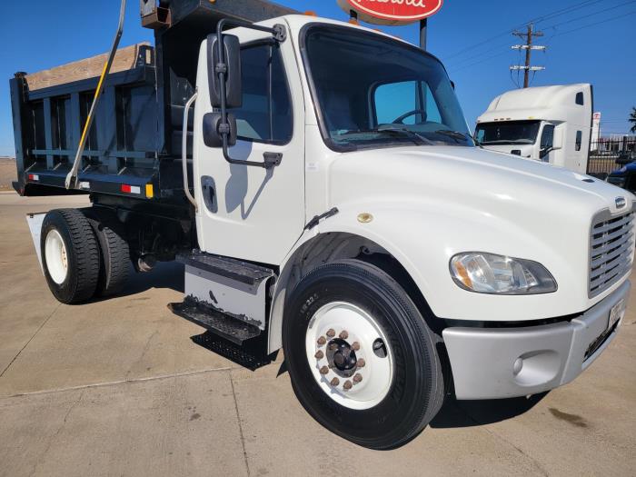 2015 Freightliner Business Class M2 106-3