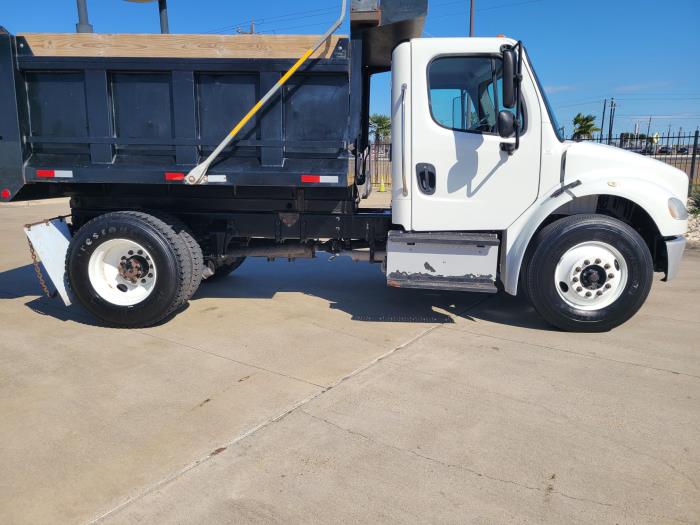 2015 Freightliner Business Class M2 106-4