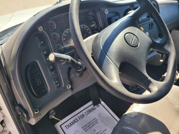 2015 Freightliner Business Class M2 106-6