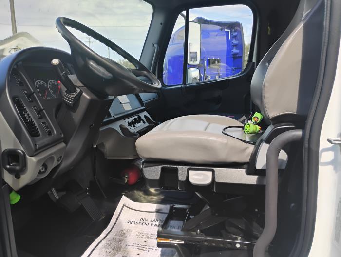 2023 Freightliner Business Class M2 106-16