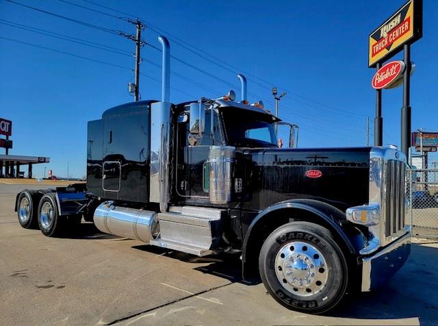 2022 Peterbilt 389-4